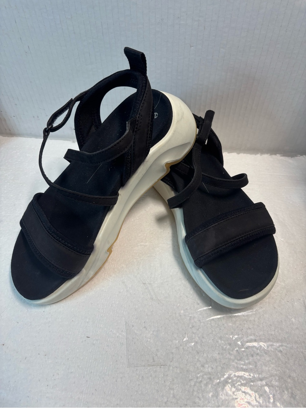 Ecco Black Strap Platform Sandals Ergonomic Walking Sandals with Cream Soles